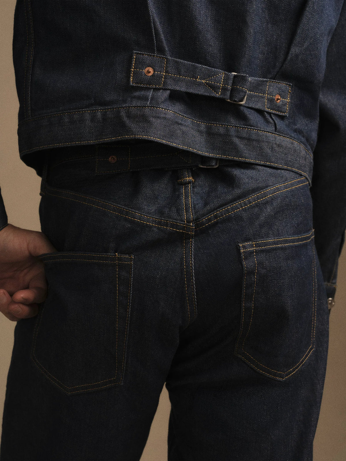 D048 Buckleback Big Jean